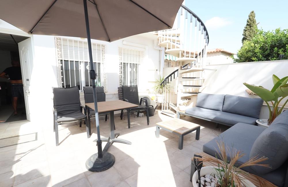 Ref: WIH3056 — TORREVIEJA – 3 Bedrooms Renovated Bungalow with comm. Pool, Parking and Solarium. | White Villas in Spain WhiteVillasInSpain18 26