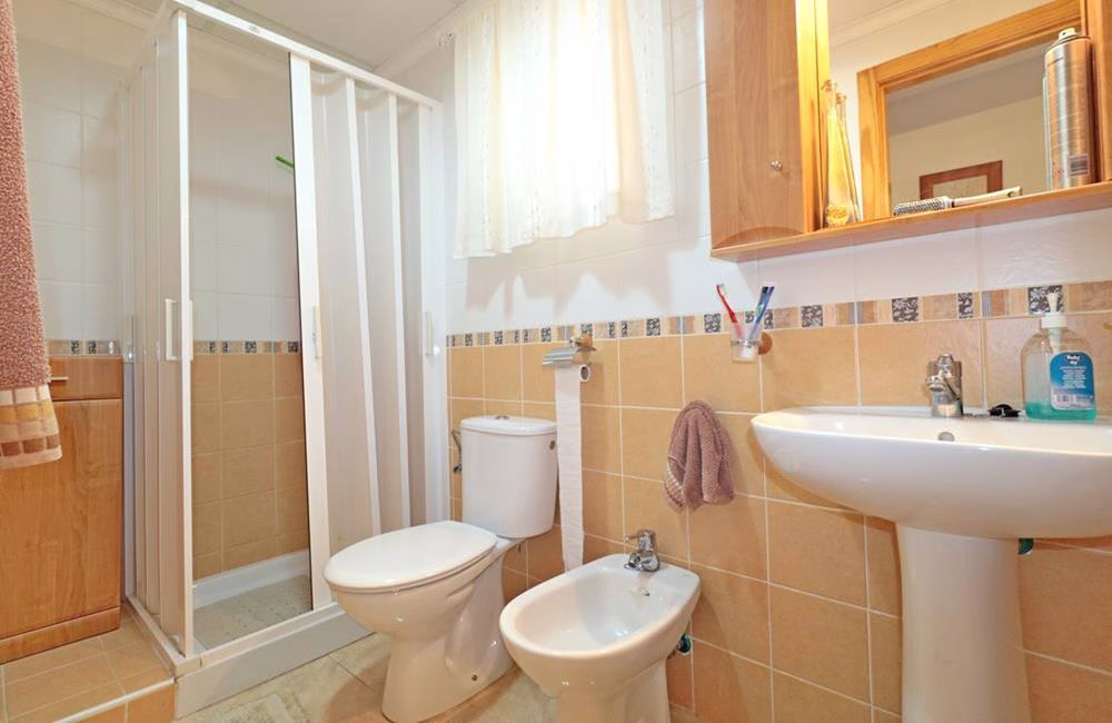Ref: WPR1917 — TORREVIEJA (Acequion Beach area) – 2 Bedrooms Apartment on 1st Floor with Lift Access, Parking and Terrace, 100m to the Beach | White Villas in Spain WhiteVillasInSpain18 9