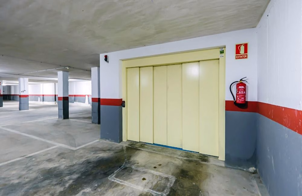 Ref: WPR1917 — TORREVIEJA (Acequion Beach area) – 2 Bedrooms Apartment on 1st Floor with Lift Access, Parking and Terrace, 100m to the Beach | White Villas in Spain WhiteVillasInSpain25 7