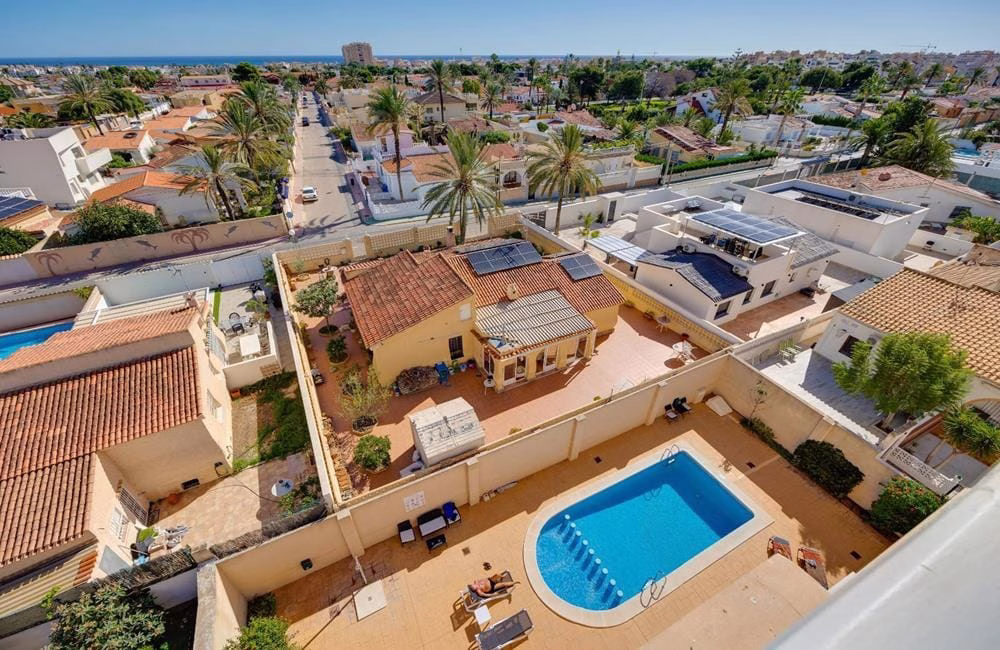 Ref: WM21044 — TORREVIEJA – 2 Bedrooms Apartment on 6th Floor with Lift, comm. Pool and Sea Views Terrace. | White Villas in Spain WhiteVillasInSpain31 11