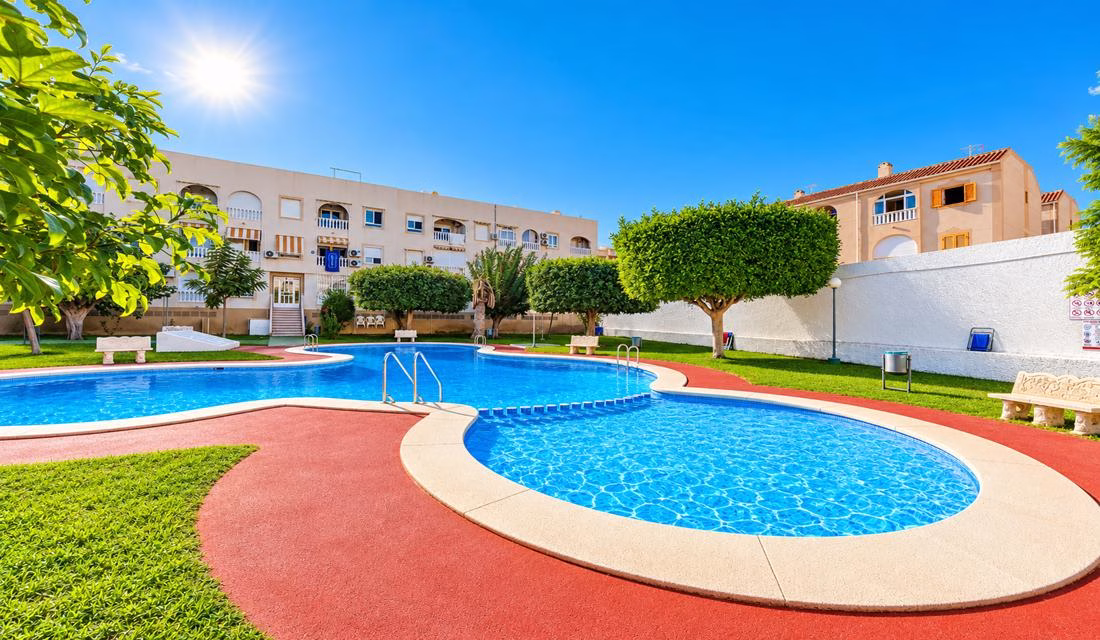 Index | White Villas in Spain 2 Bedrooms Top Floor Apartment (NO Lift) with comm. Pool and Garage, 250m to the Beach - TORREVIEJA - ACEQUION BEACH