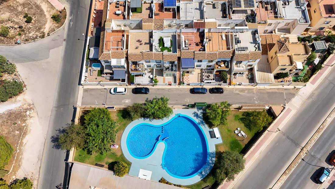 Ref: WL1156 — LA FLORIDA (Orihuela Costa) – 3 Bedrooms Top-Floor Apartment with comm. Pool, Terrace and Solarium. | White Villas in Spain 3 Bedrooms Top-Floor Apartment with comm. Pool, Terrace and Solarium - LA FLORIDA - ORIHUELA COSTA
