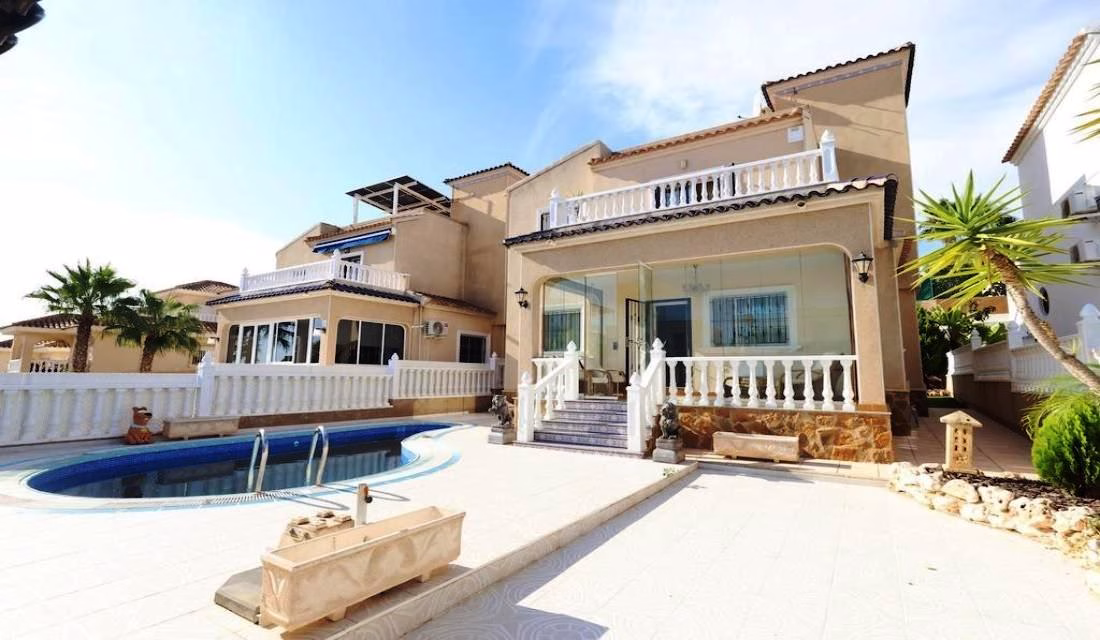Ref: WIH3073 — LAS FILIPINAS (Orihuela Costa) – 3 Bedrooms Villa with Pool, Off-road Parking and Solarium. | White Villas in Spain 3 Bedrooms Villa with Pool, Off-road Parking and Solarium - LAS FILIPINAS - ORIHUELA COSTA