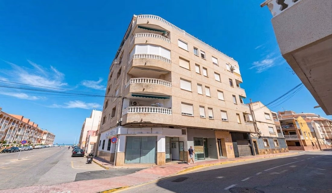 2 Bedrooms Apartment on 4th Floor with Lift Access, 100m to the Beach_LA MATA_TORREVIEJA