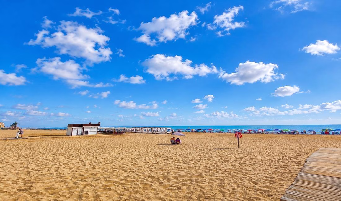 Ref: WK2425 — GUARDAMAR del SEGURA – 2 Bedrooms Apartment on 2nd Floor with Lift access and Terrace, 150m to the Beach. | White Villas in Spain 2 Bedrooms Apartment on 2nd Floor with Lift access and Terrace, 150m to the Beach - GUARDAMAR