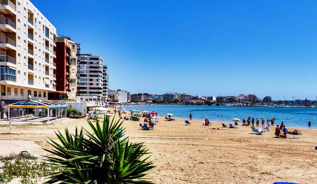 Ref: WS5441 — TORREVIEJA (Acequion Beach) – 3 Bedrooms Apartment on 3rd Floor with Lift Access and Terrace, 100m to the Beach. | White Villas in Spain 3 Bedrooms Apartment on 3rd Floor with Lift Access and Terrace, 100m to the Beach - TORREVIEJA
