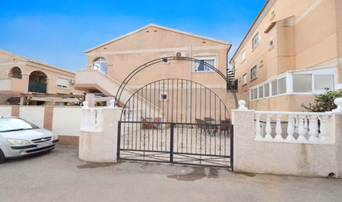 Ref: WIH3065 — LA ZENIA – 2 Bedrooms Top-Floor Apartment with comm. Pool, Off-Road Parking, Terrace and Sea Views Solarium. | White Villas in Spain 2 Bedrooms Top-Floor Apartment with comm. Pool, Off-Road Parking, Terrace and Sea Views Solarium - LA ZENIA - ORIHUELA COSTA