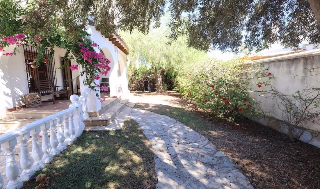 Ref: WIH3058 — CABO ROIG – 4 Bedrooms Villa on a Corner plot with Pool and Garage, 400m to the Beach. | White Villas in Spain 4 Bedrooms Villa on a Corner plot with Pool and Garage, 400m to the Beach - CABO ROIG