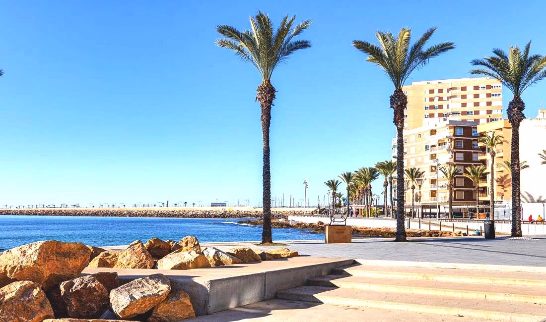 Ref: WM23244 — TORREVIEJA – 2 Bedrooms Ground-Floor Apartment with comm. Pool and Recreational area. | White Villas in Spain WhiteVillasInSpain02 2
