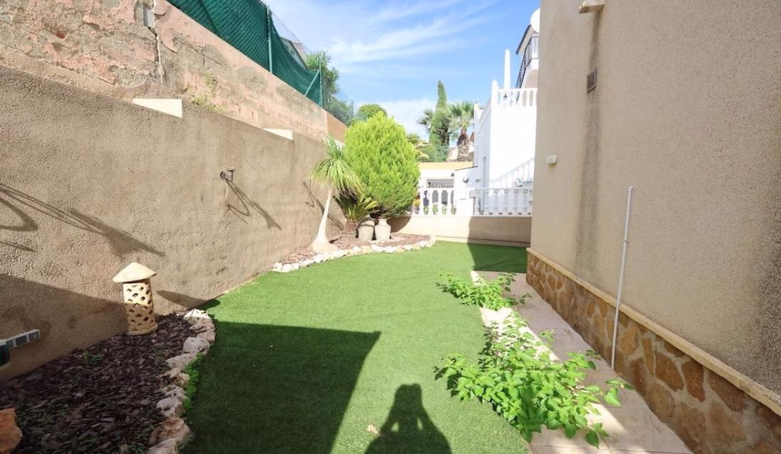 Ref: WIH3073 — LAS FILIPINAS (Orihuela Costa) – 3 Bedrooms Villa with Pool, Off-road Parking and Solarium. | White Villas in Spain Ref: WIH3073 -- LAS FILIPINAS (Orihuela Costa) - 3 Bedrooms Villa with Pool, Off-road Parking and Solarium. - Image 3