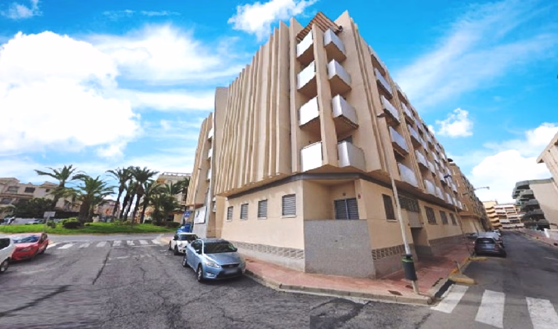 Ref: WK2425 — GUARDAMAR del SEGURA – 2 Bedrooms Apartment on 2nd Floor with Lift access and Terrace, 150m to the Beach. | White Villas in Spain WhiteVillasInSpain02 3