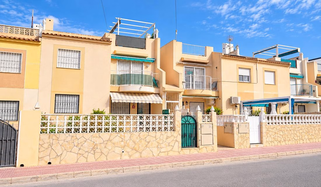 Index | White Villas in Spain 2 Bedrooms Top Floor Apartment with comm. Pool and Solarium - TORREVIEJA - EL CHAPARRAL