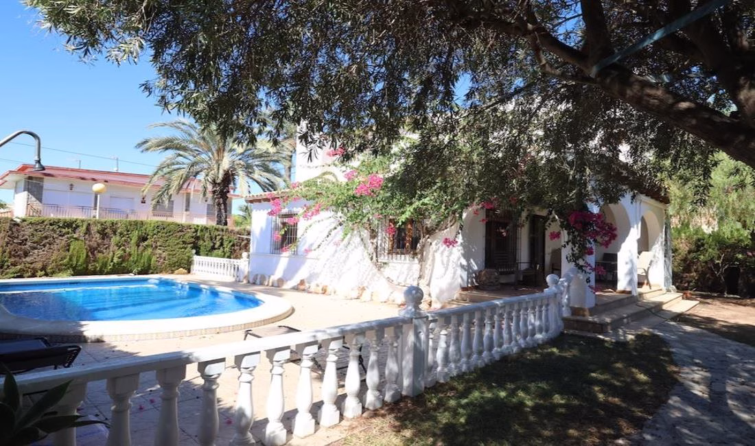 Ref: WIH3058 — CABO ROIG – 4 Bedrooms Villa on a Corner plot with Pool and Garage, 400m to the Beach. | White Villas in Spain WhiteVillasInSpain02