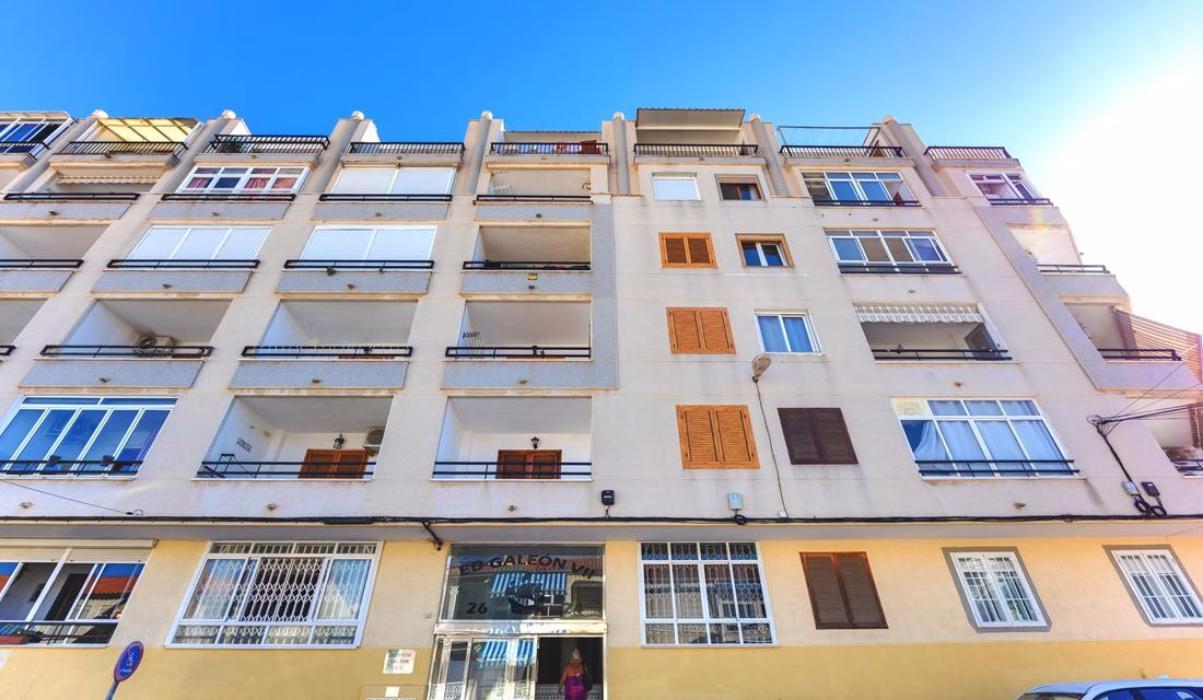 Ref: WS5444 — TORREVIEJA (El Cura Beach) – 1 Bedroom Apartment on 3rd Floor with comm. Pool and Lift Access, 500m to the Beach. | White Villas in Spain Ref: WS5444 -- TORREVIEJA (El Cura Beach) - 1 Bedroom Apartment on 3rd Floor with comm. Pool and Lift Access, 500m to the Beach. - Image 4