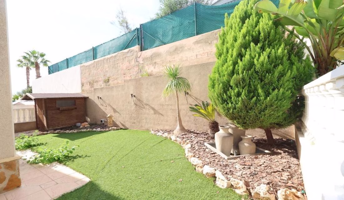 Ref: WIH3073 — LAS FILIPINAS (Orihuela Costa) – 3 Bedrooms Villa with Pool, Off-road Parking and Solarium. | White Villas in Spain Ref: WIH3073 -- LAS FILIPINAS (Orihuela Costa) - 3 Bedrooms Villa with Pool, Off-road Parking and Solarium. - Image 4