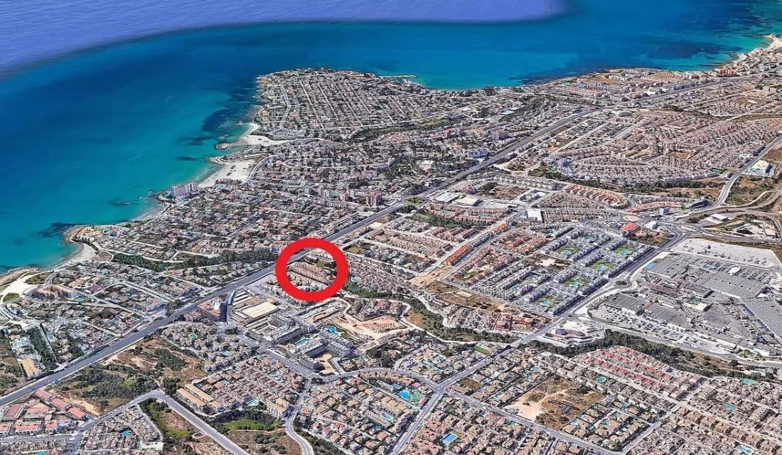 Ref: WTi3121 — PLAYA FLAMENCA – 3 Bedrooms TownHouse with comm. Pool, Glazed-in Terrace and Parking. | White Villas in Spain Ref: WTi3121 -- PLAYA FLAMENCA - 3 Bedrooms TownHouse with comm. Pool, Glazed-in Terrace and Parking. - Image 4