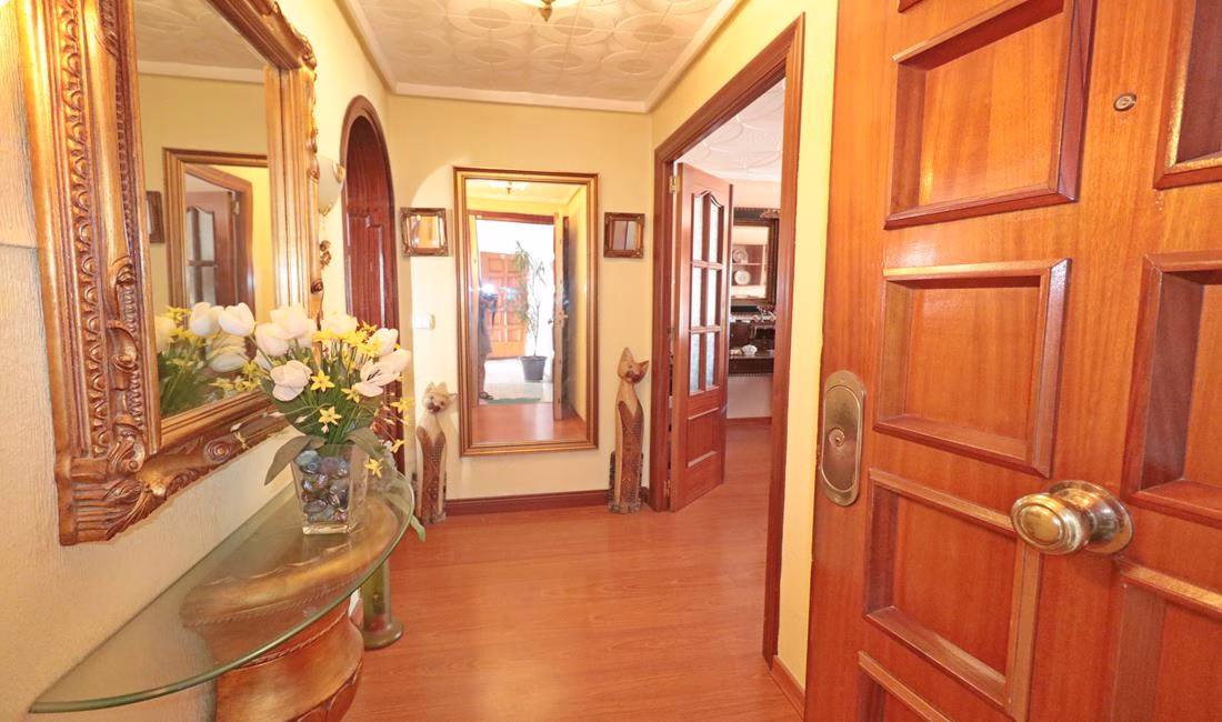 Ref: WPR1921 — TORREVIEJA (Harbour side) – 3 Bedrooms Apartment on 4th Floor with Lift Access and Terrace, 150m from the Harbour | White Villas in Spain WhiteVillasInSpain04 10
