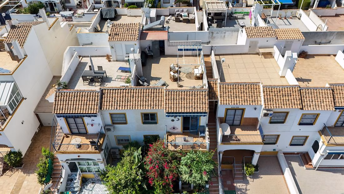 Ref: WL1156 — LA FLORIDA (Orihuela Costa) – 3 Bedrooms Top-Floor Apartment with comm. Pool, Terrace and Solarium. | White Villas in Spain WhiteVillasInSpain04 13
