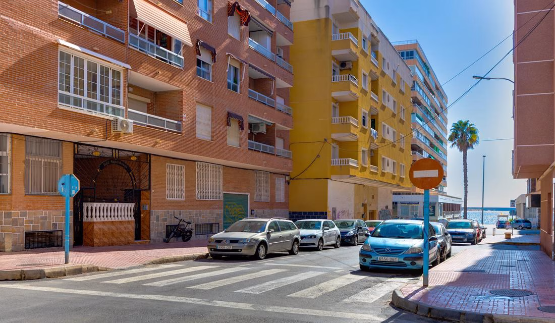 Ref: WS5443 — TORREVIEJA (Acequion Beach) – 2 Bedrooms Apartment on 4th Floor with Lift Access and Sea Views, 50m to the Beach | White Villas in Spain Ref: WS5443 -- TORREVIEJA (Acequion Beach) - 2 Bedrooms Apartment on 4th Floor with Lift Access and Sea Views, 50m to the Beach - Image 5