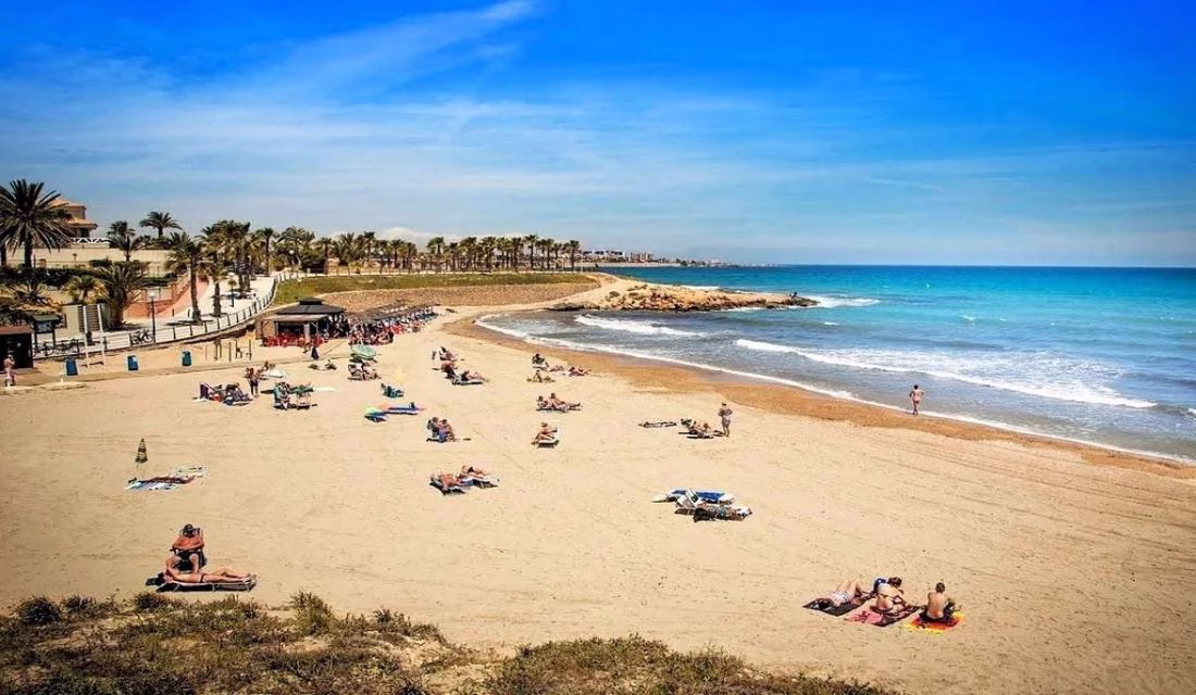Ref: WTi3121 — PLAYA FLAMENCA – 3 Bedrooms TownHouse with comm. Pool, Glazed-in Terrace and Parking. | White Villas in Spain Ref: WTi3121 -- PLAYA FLAMENCA - 3 Bedrooms TownHouse with comm. Pool, Glazed-in Terrace and Parking. - Image 5