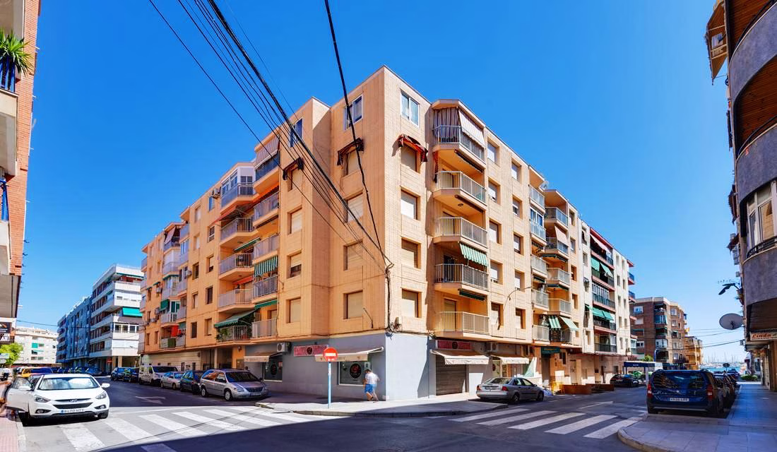 Ref: WS5441 — TORREVIEJA (Acequion Beach) – 3 Bedrooms Apartment on 3rd Floor with Lift Access and Terrace, 100m to the Beach. | White Villas in Spain Ref: WS5441 -- TORREVIEJA (Acequion Beach) - 3 Bedrooms Apartment on 3rd Floor with Lift Access and Terrace, 100m to the Beach. - Image 5