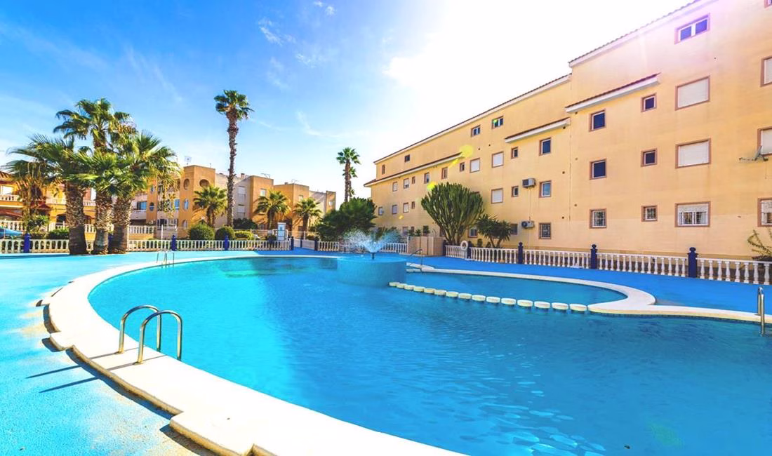 Ref: WSL1615 — LA SIESTA (Torrevieja) – 3 Bedrooms Apartment on 3rd Floor with comm. Pool, Terrace and Off-Road Parking | White Villas in Spain WhiteVillasInSpain04 6