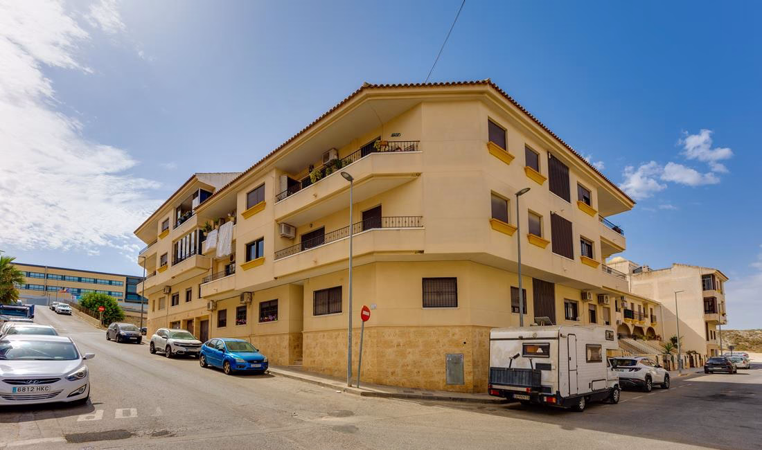 Ref: WS5434 — SAN MIGUEL de SALINAS – 3 Bedrooms Apartment on 1st Floor with comm. Pool, Terrace and Parking space. | White Villas in Spain WhiteVillasInSpain04 9