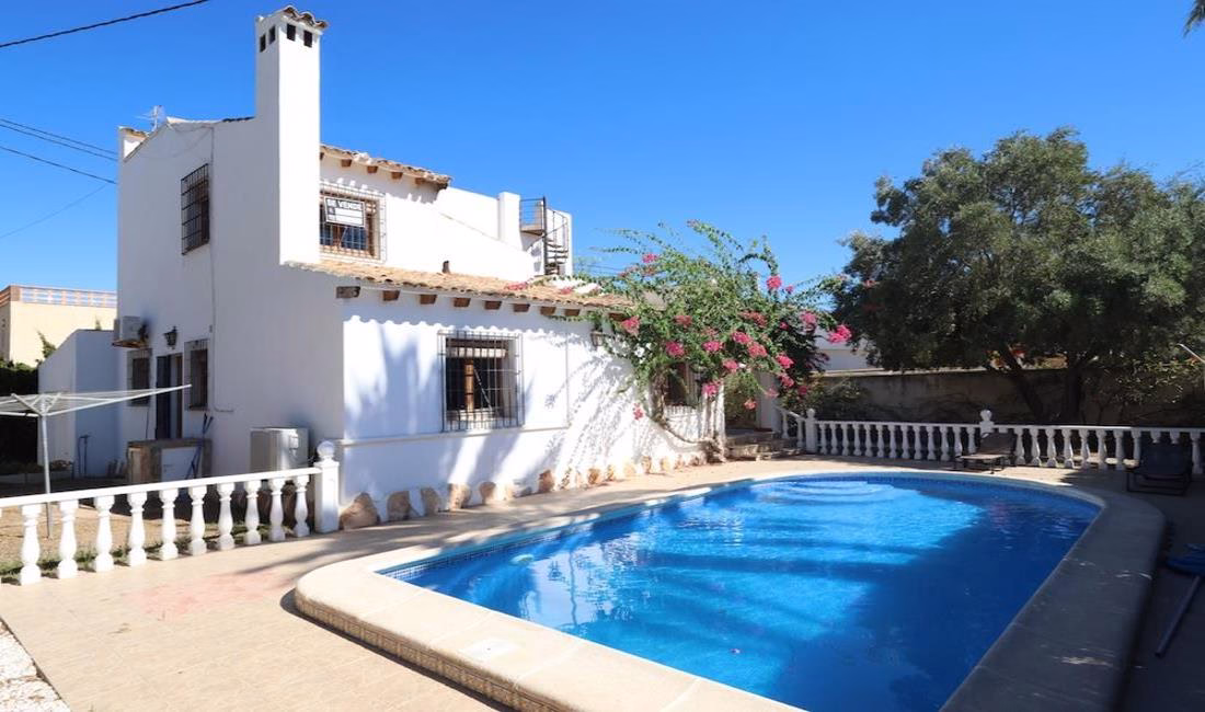 Ref: WIH3058 — CABO ROIG – 4 Bedrooms Villa on a Corner plot with Pool and Garage, 400m to the Beach. | White Villas in Spain 4 Bedrooms Villa on a Corner plot with Pool and Garage, 400m to the Beach - CABO ROIG