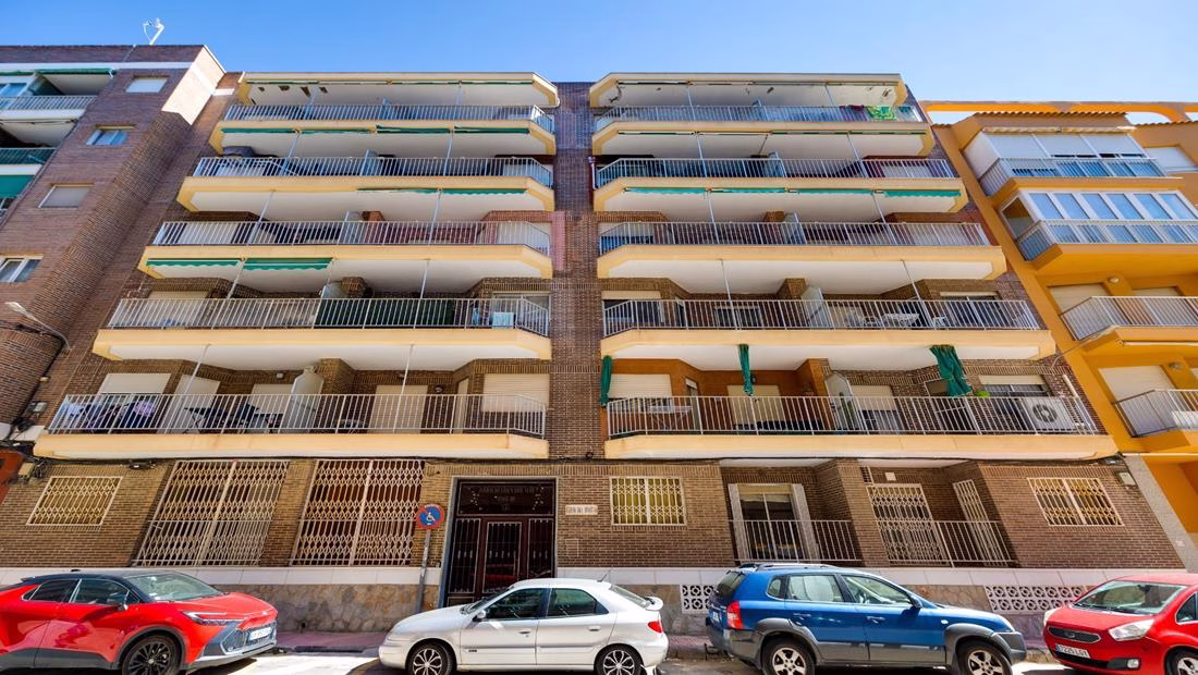 Ref: WM20637 — TORREVIEJA (Acequion BeachFront) – 2 Bedrooms Renovated Ground-Floor Beach Apartment with Sea views Terrace. | White Villas in Spain WhiteVillasInSpain05 12