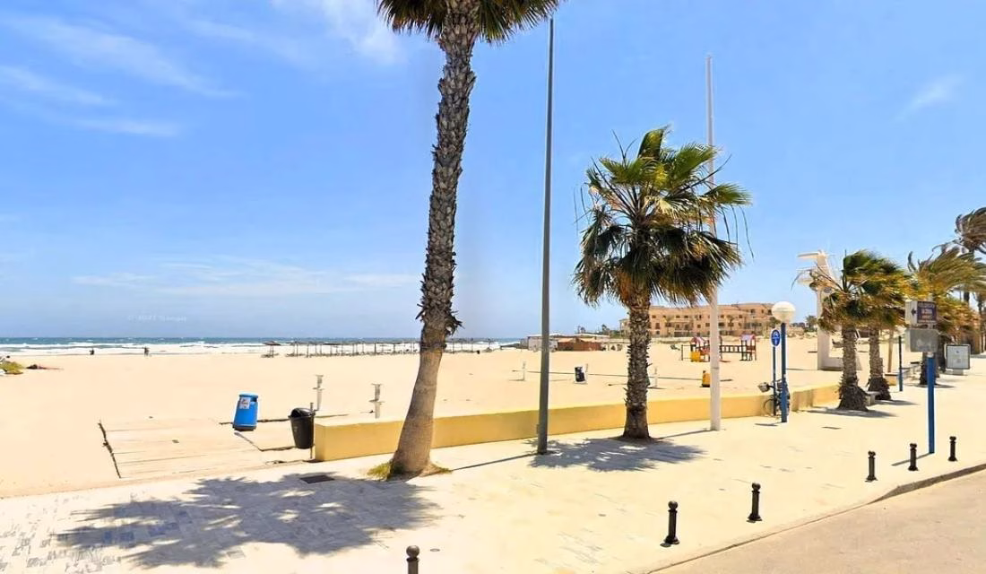 Ref: WTi3121 — PLAYA FLAMENCA – 3 Bedrooms TownHouse with comm. Pool, Glazed-in Terrace and Parking. | White Villas in Spain Ref: WTi3121 -- PLAYA FLAMENCA - 3 Bedrooms TownHouse with comm. Pool, Glazed-in Terrace and Parking. - Image 6
