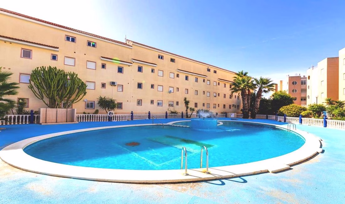 Ref: WSL1615 — LA SIESTA (Torrevieja) – 3 Bedrooms Apartment on 3rd Floor with comm. Pool, Terrace and Off-Road Parking | White Villas in Spain WhiteVillasInSpain05 6