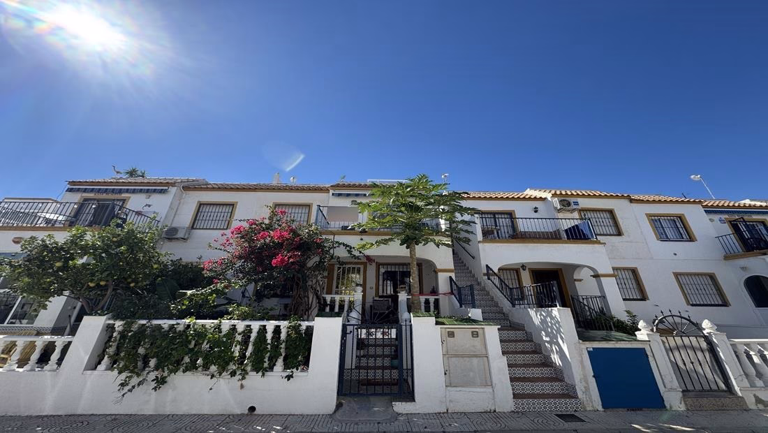 Ref: WL1156 — LA FLORIDA (Orihuela Costa) – 3 Bedrooms Top-Floor Apartment with comm. Pool, Terrace and Solarium. | White Villas in Spain WhiteVillasInSpain06 13