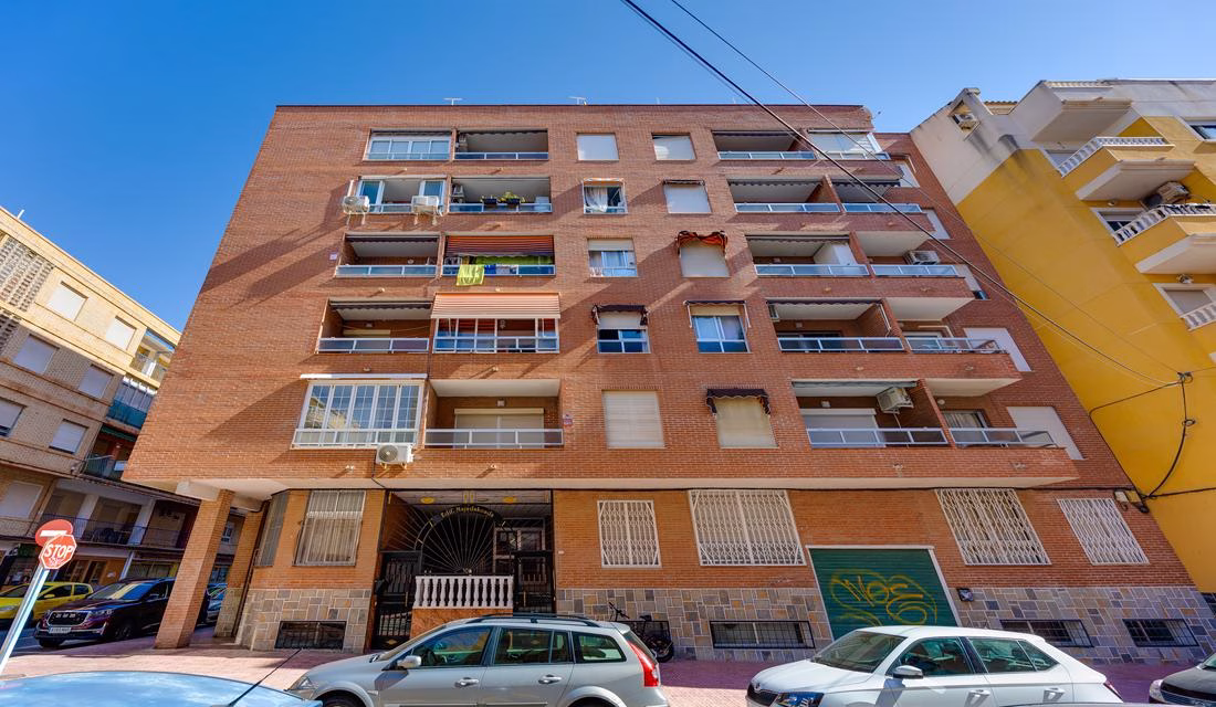 Ref: WS5443 — TORREVIEJA (Acequion Beach) – 2 Bedrooms Apartment on 4th Floor with Lift Access and Sea Views, 50m to the Beach | White Villas in Spain Ref: WS5443 -- TORREVIEJA (Acequion Beach) - 2 Bedrooms Apartment on 4th Floor with Lift Access and Sea Views, 50m to the Beach - Image 7