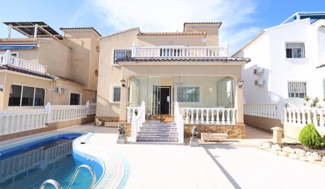 Ref: WIH3073 — LAS FILIPINAS (Orihuela Costa) – 3 Bedrooms Villa with Pool, Off-road Parking and Solarium. | White Villas in Spain Ref: WIH3073 -- LAS FILIPINAS (Orihuela Costa) - 3 Bedrooms Villa with Pool, Off-road Parking and Solarium. - Image 7