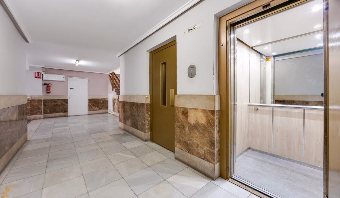 Ref: WS5441 — TORREVIEJA (Acequion Beach) – 3 Bedrooms Apartment on 3rd Floor with Lift Access and Terrace, 100m to the Beach. | White Villas in Spain Ref: WS5441 -- TORREVIEJA (Acequion Beach) - 3 Bedrooms Apartment on 3rd Floor with Lift Access and Terrace, 100m to the Beach. - Image 7