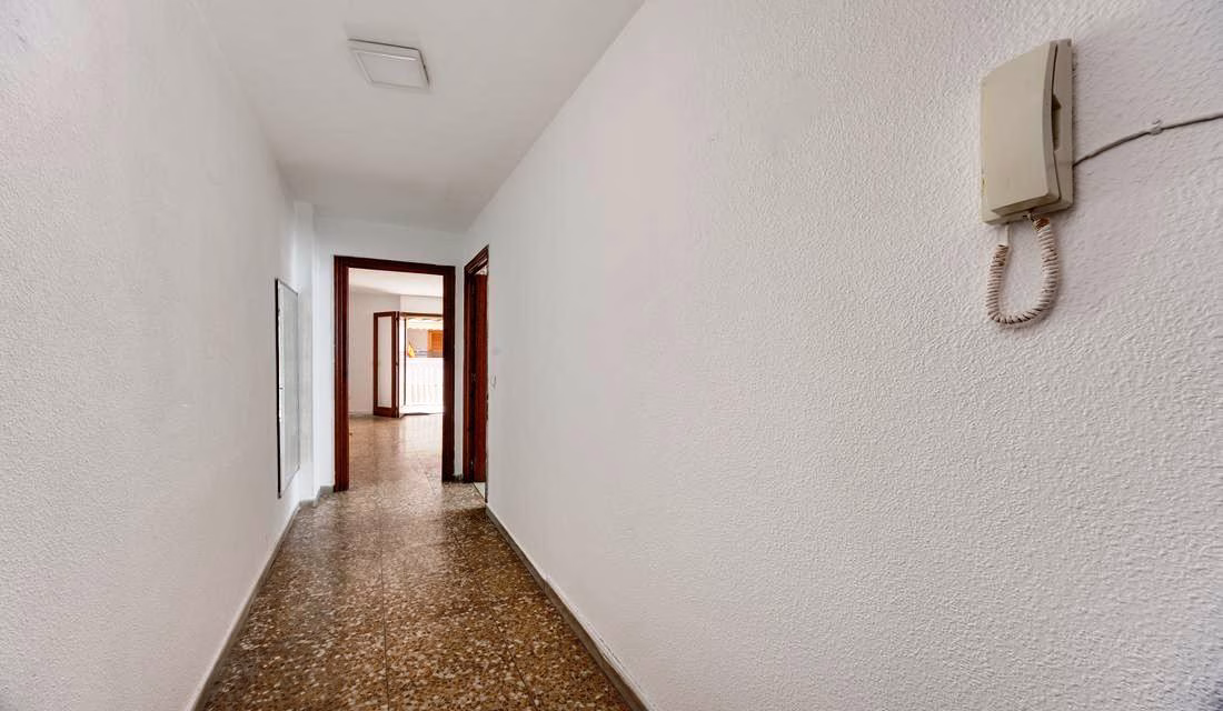 Ref: WS5441 — TORREVIEJA (Acequion Beach) – 3 Bedrooms Apartment on 3rd Floor with Lift Access and Terrace, 100m to the Beach. | White Villas in Spain Ref: WS5441 -- TORREVIEJA (Acequion Beach) - 3 Bedrooms Apartment on 3rd Floor with Lift Access and Terrace, 100m to the Beach. - Image 8