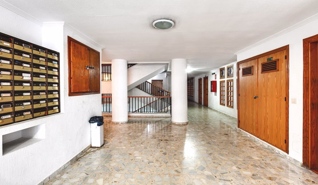 Ref: WS5444 — TORREVIEJA (El Cura Beach) – 1 Bedroom Apartment on 3rd Floor with comm. Pool and Lift Access, 500m to the Beach. | White Villas in Spain Ref: WS5444 -- TORREVIEJA (El Cura Beach) - 1 Bedroom Apartment on 3rd Floor with comm. Pool and Lift Access, 500m to the Beach. - Image 9