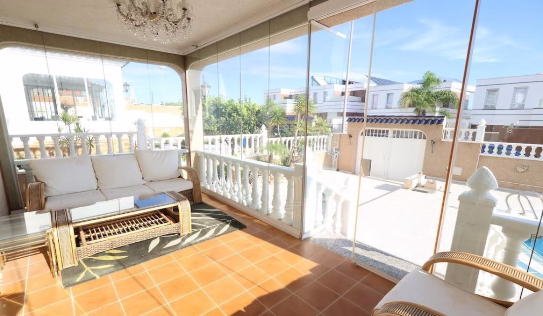 Ref: WIH3073 — LAS FILIPINAS (Orihuela Costa) – 3 Bedrooms Villa with Pool, Off-road Parking and Solarium. | White Villas in Spain Ref: WIH3073 -- LAS FILIPINAS (Orihuela Costa) - 3 Bedrooms Villa with Pool, Off-road Parking and Solarium. - Image 9