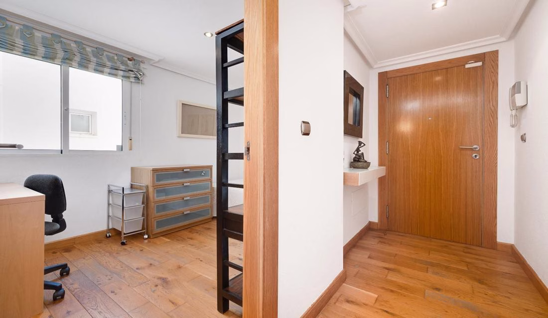 Ref: WM20919 — TORREVIEJA – 3 Bedrooms Town-centre Penthouse with Lift Access, Parking space and Storage. | White Villas in Spain Ref: WM20919 -- TORREVIEJA - 3 Bedrooms Town-centre Penthouse with Lift Access, Parking space and Storage. - Image 9