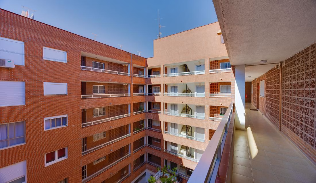 Ref: WS5443 — TORREVIEJA (Acequion Beach) – 2 Bedrooms Apartment on 4th Floor with Lift Access and Sea Views, 50m to the Beach | White Villas in Spain Ref: WS5443 -- TORREVIEJA (Acequion Beach) - 2 Bedrooms Apartment on 4th Floor with Lift Access and Sea Views, 50m to the Beach - Image 10