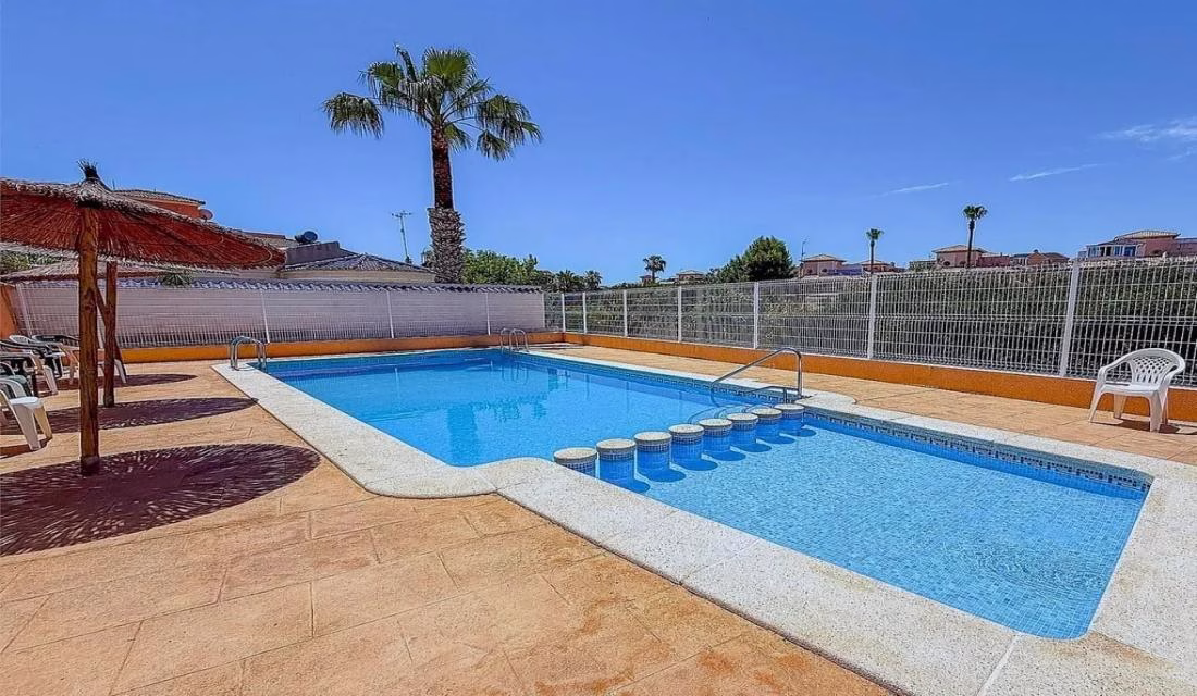 Ref: WTi3121 — PLAYA FLAMENCA – 3 Bedrooms TownHouse with comm. Pool, Glazed-in Terrace and Parking. | White Villas in Spain Ref: WTi3121 -- PLAYA FLAMENCA - 3 Bedrooms TownHouse with comm. Pool, Glazed-in Terrace and Parking. - Image 10