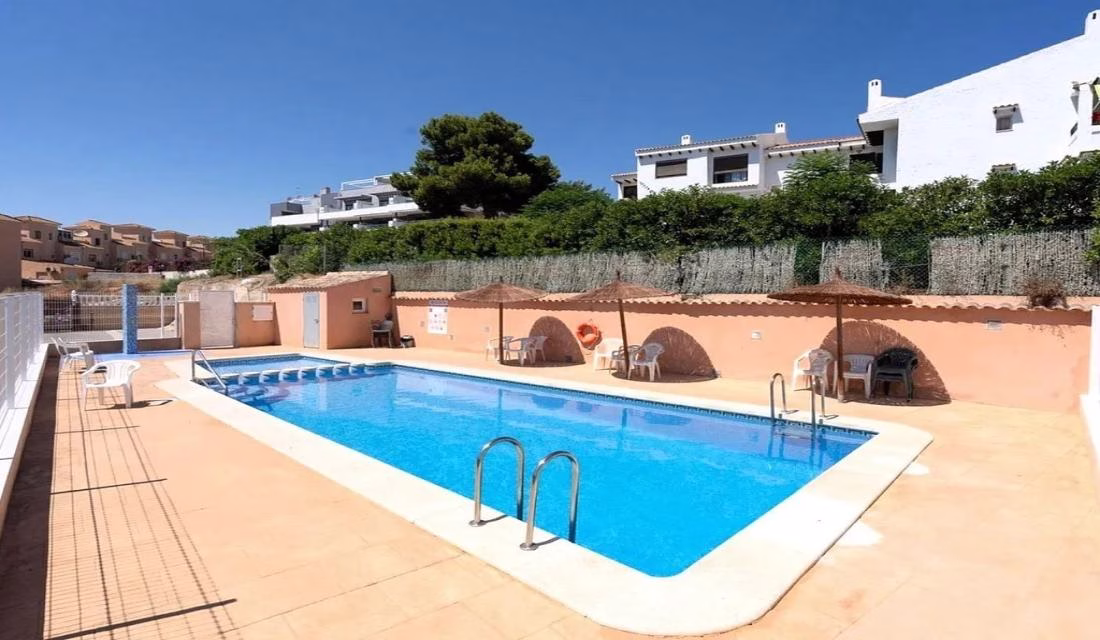 Ref: WTi3121 — PLAYA FLAMENCA – 3 Bedrooms TownHouse with comm. Pool, Glazed-in Terrace and Parking. | White Villas in Spain Ref: WTi3121 -- PLAYA FLAMENCA - 3 Bedrooms TownHouse with comm. Pool, Glazed-in Terrace and Parking. - Image 11