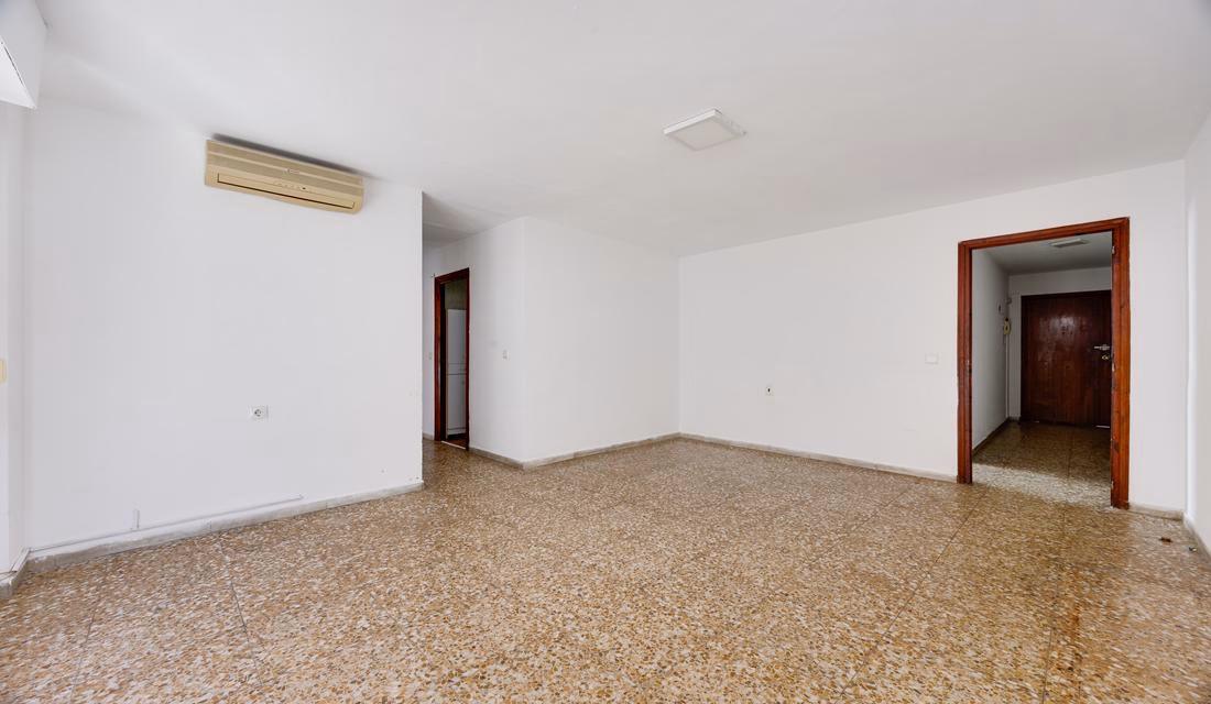 Ref: WS5441 — TORREVIEJA (Acequion Beach) – 3 Bedrooms Apartment on 3rd Floor with Lift Access and Terrace, 100m to the Beach. | White Villas in Spain Ref: WS5441 -- TORREVIEJA (Acequion Beach) - 3 Bedrooms Apartment on 3rd Floor with Lift Access and Terrace, 100m to the Beach. - Image 12