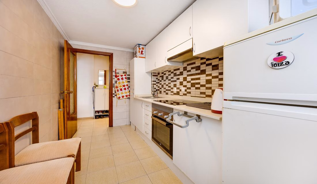 Ref: WS5443 — TORREVIEJA (Acequion Beach) – 2 Bedrooms Apartment on 4th Floor with Lift Access and Sea Views, 50m to the Beach | White Villas in Spain Ref: WS5443 -- TORREVIEJA (Acequion Beach) - 2 Bedrooms Apartment on 4th Floor with Lift Access and Sea Views, 50m to the Beach - Image 13