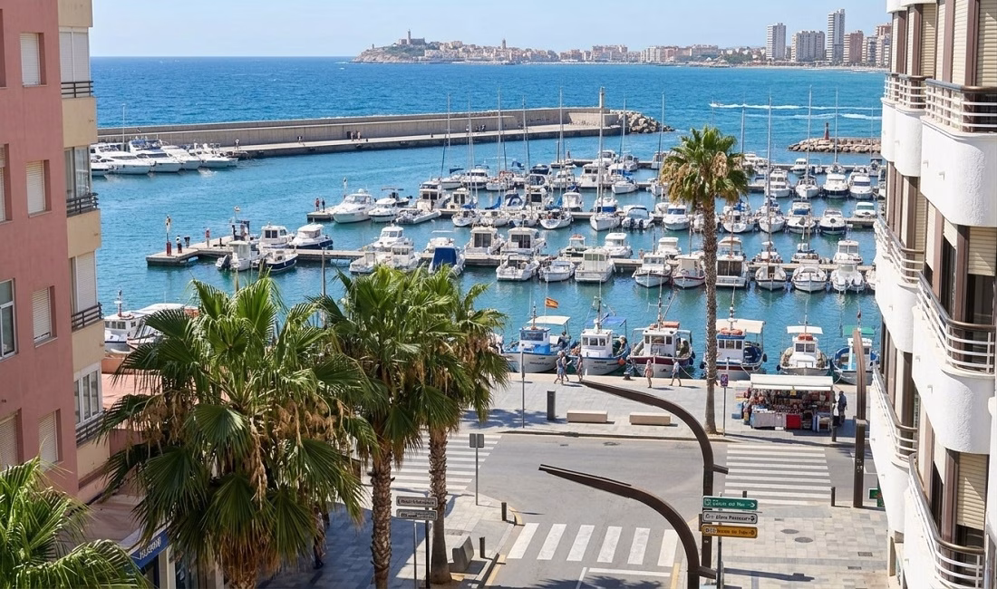 Ref: WPR1921 — TORREVIEJA (Harbour side) – 3 Bedrooms Apartment on 4th Floor with Lift Access and Terrace, 150m from the Harbour | White Villas in Spain WhiteVillasInSpain12a