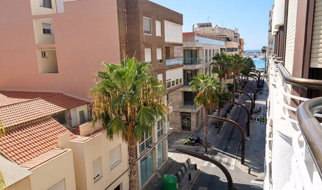 Ref: WPR1921 — TORREVIEJA (Harbour side) – 3 Bedrooms Apartment on 4th Floor with Lift Access and Terrace, 150m from the Harbour | White Villas in Spain WhiteVillasInSpain13 10
