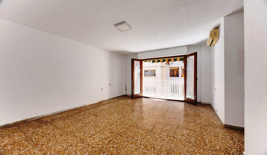 Ref: WS5441 — TORREVIEJA (Acequion Beach) – 3 Bedrooms Apartment on 3rd Floor with Lift Access and Terrace, 100m to the Beach. | White Villas in Spain Ref: WS5441 -- TORREVIEJA (Acequion Beach) - 3 Bedrooms Apartment on 3rd Floor with Lift Access and Terrace, 100m to the Beach. - Image 14
