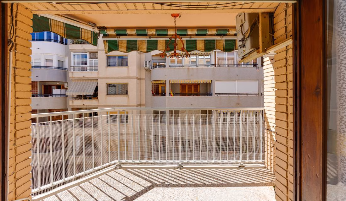Ref: WS5441 — TORREVIEJA (Acequion Beach) – 3 Bedrooms Apartment on 3rd Floor with Lift Access and Terrace, 100m to the Beach. | White Villas in Spain Ref: WS5441 -- TORREVIEJA (Acequion Beach) - 3 Bedrooms Apartment on 3rd Floor with Lift Access and Terrace, 100m to the Beach. - Image 15