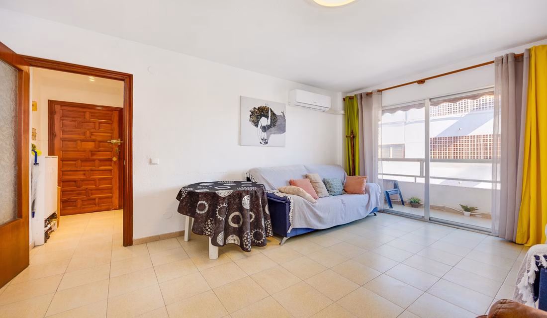 Ref: WS5443 — TORREVIEJA (Acequion Beach) – 2 Bedrooms Apartment on 4th Floor with Lift Access and Sea Views, 50m to the Beach | White Villas in Spain Ref: WS5443 -- TORREVIEJA (Acequion Beach) - 2 Bedrooms Apartment on 4th Floor with Lift Access and Sea Views, 50m to the Beach - Image 16