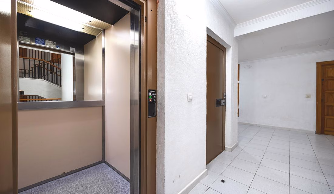 Ref: WS5444 — TORREVIEJA (El Cura Beach) – 1 Bedroom Apartment on 3rd Floor with comm. Pool and Lift Access, 500m to the Beach. | White Villas in Spain Ref: WS5444 -- TORREVIEJA (El Cura Beach) - 1 Bedroom Apartment on 3rd Floor with comm. Pool and Lift Access, 500m to the Beach. - Image 16